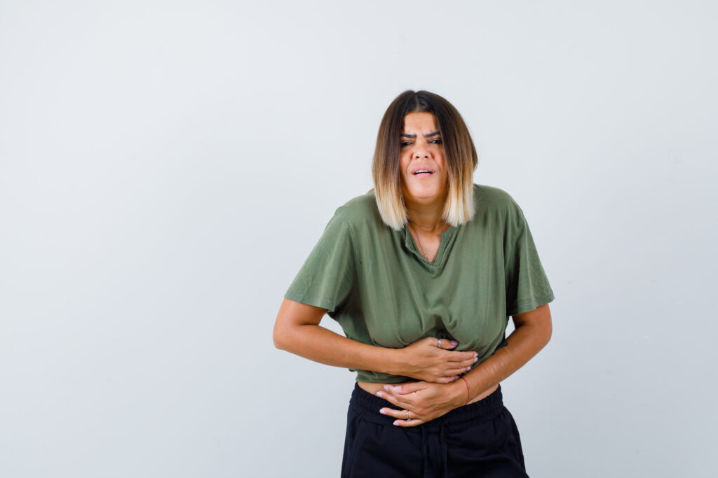 MULHER COM DOR DE BARRIGA